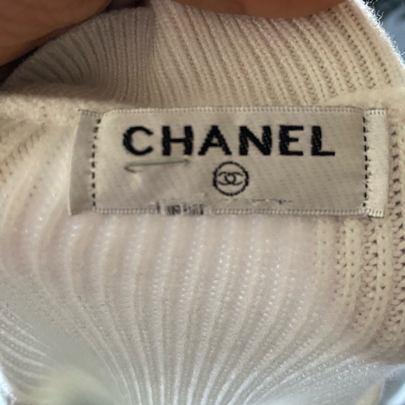 CHANEL Black and White Crewneck Sweater - Picture 3 of 3